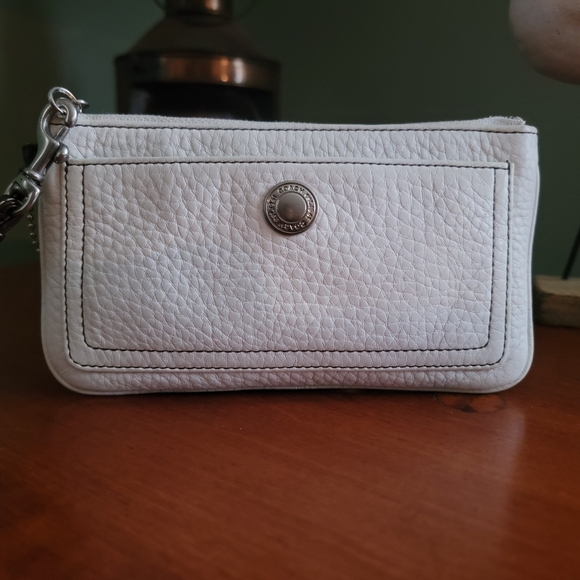 Coach White Pebbled Leather Wristlet Y2K Bag - Picture 2 of 14